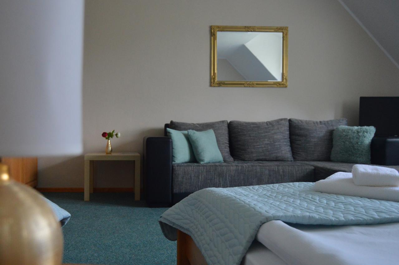Motel Gombas エクステリア 写真